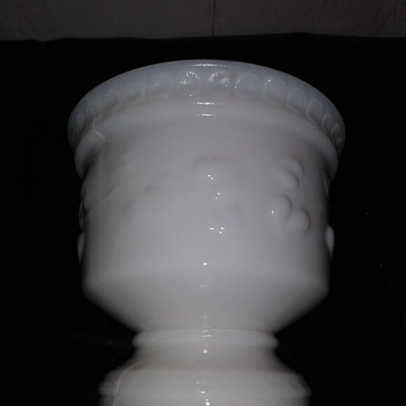 Vintage Milk Glass Vase/planter small - Picture 2 of 5